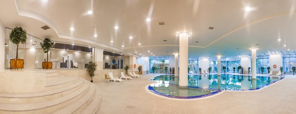 Ramada Plaza Astana Hotel 外观 照片